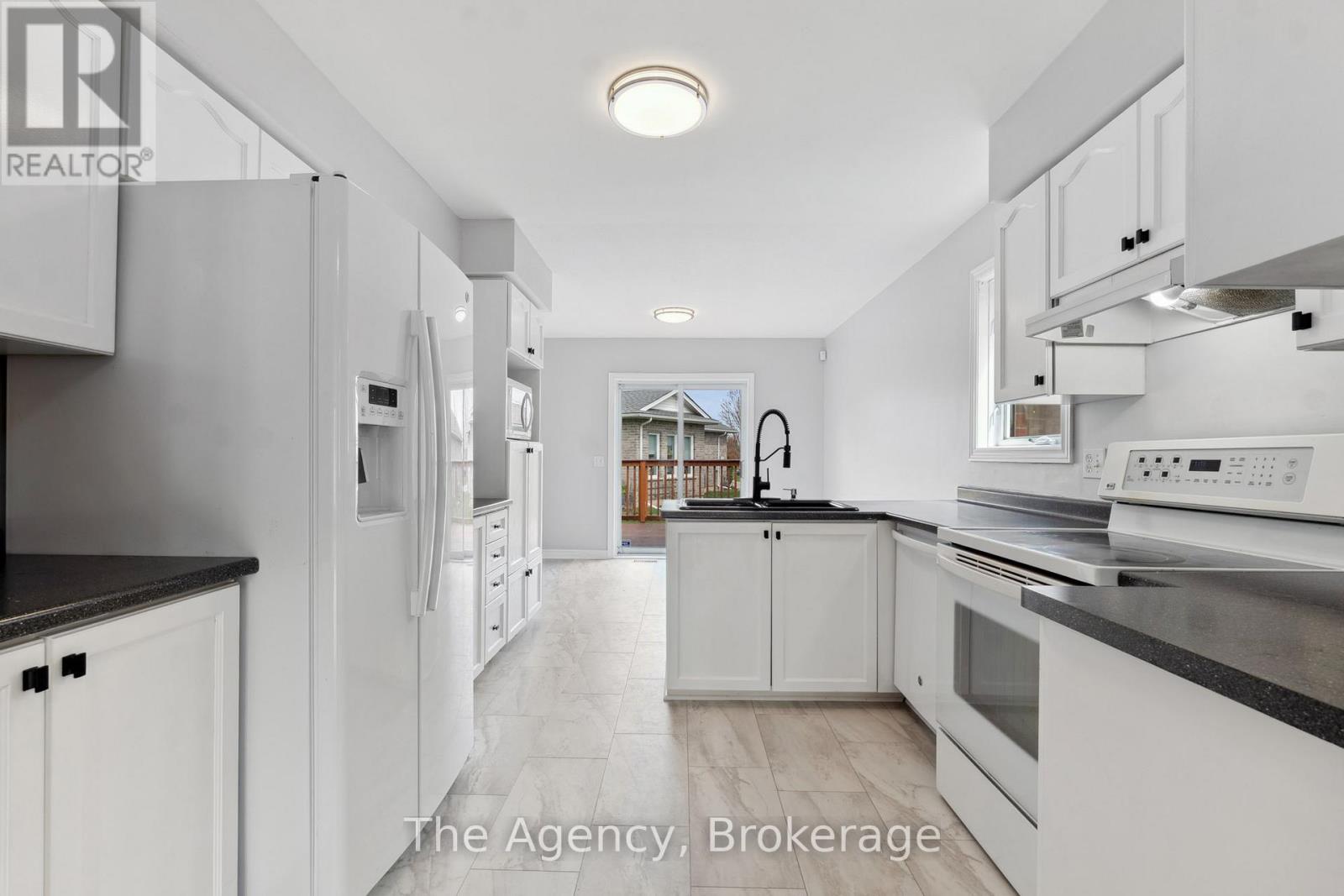 Photo 10 of 3919 Durban Lane, Lincoln ON