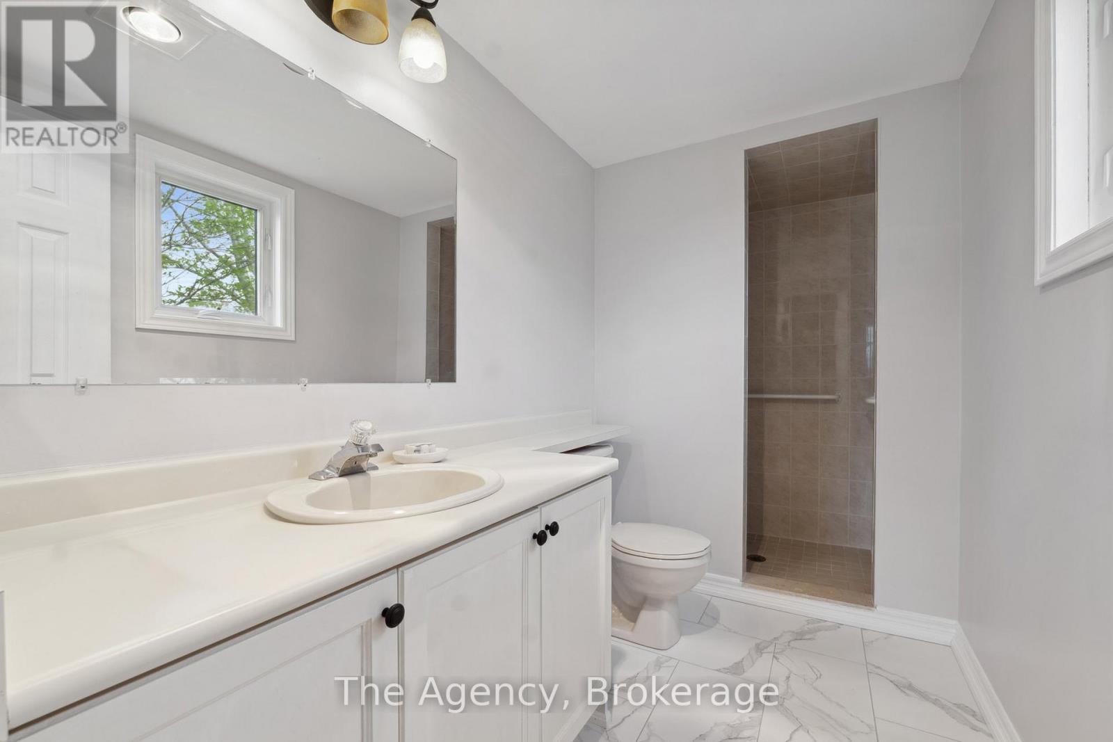 Photo 22 of 3919 Durban Lane, Lincoln ON