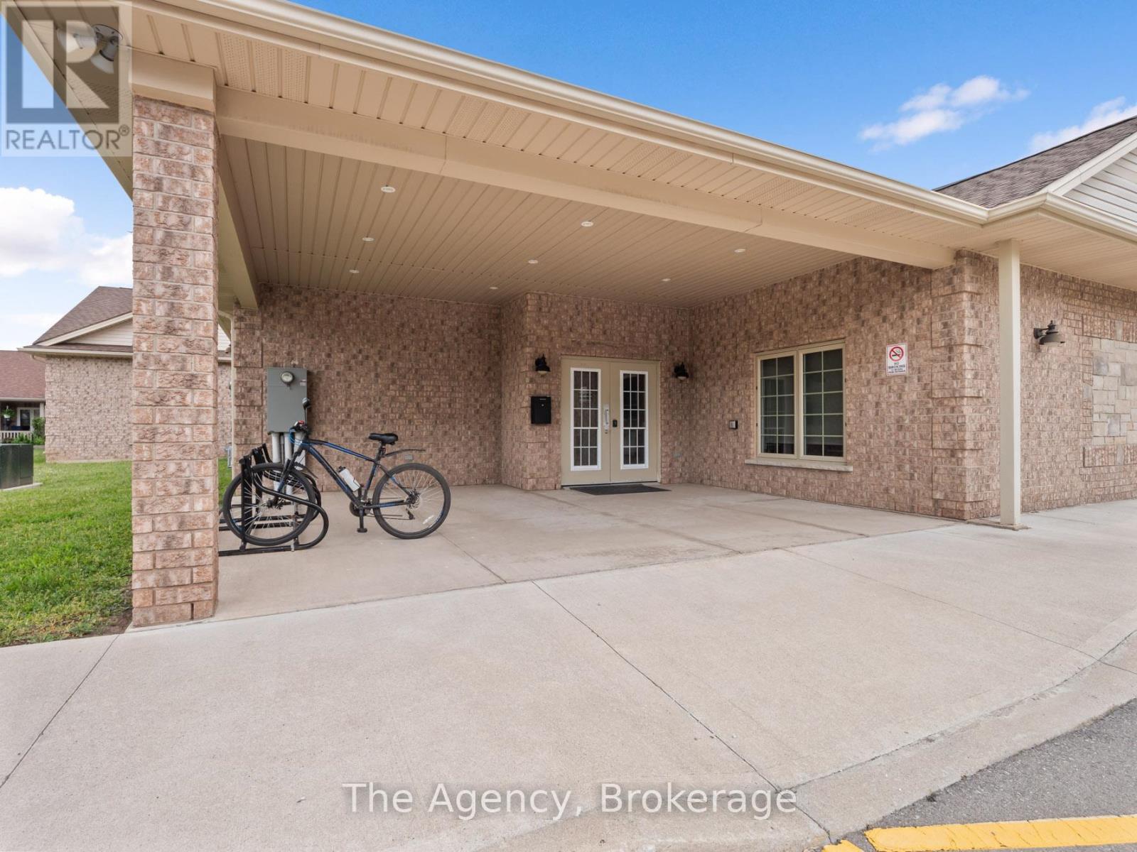 Photo 35 of 3919 Durban Lane, Lincoln ON