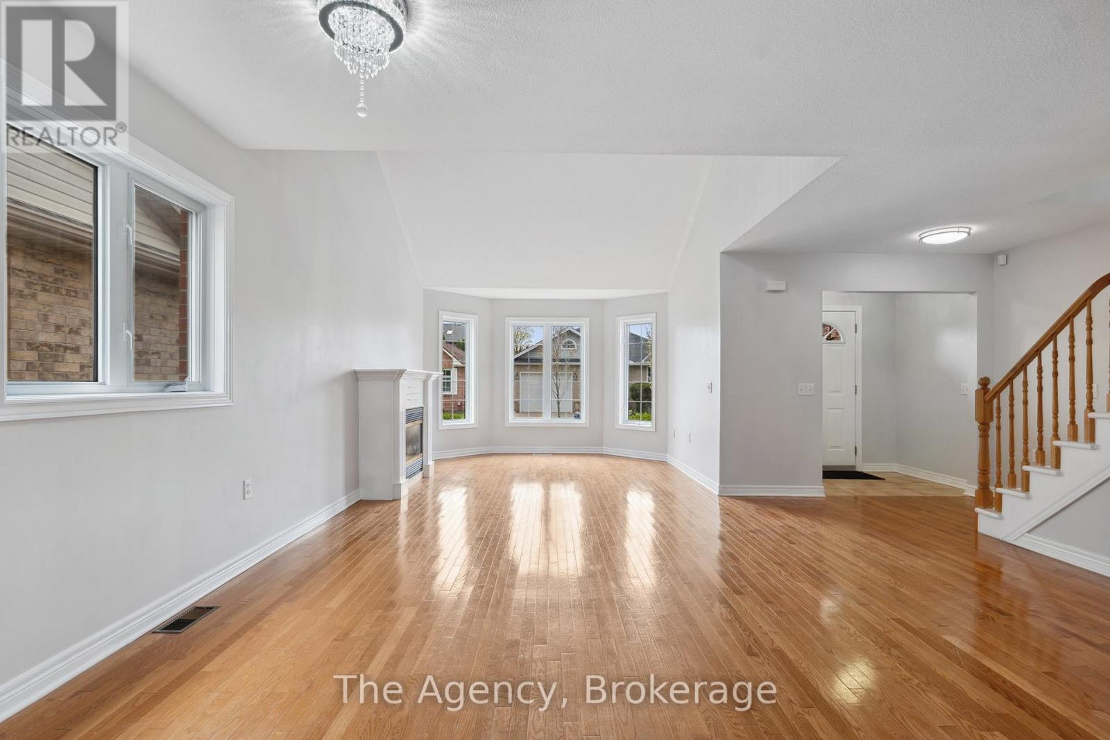Photo 5 of 3919 Durban Lane, Lincoln ON
