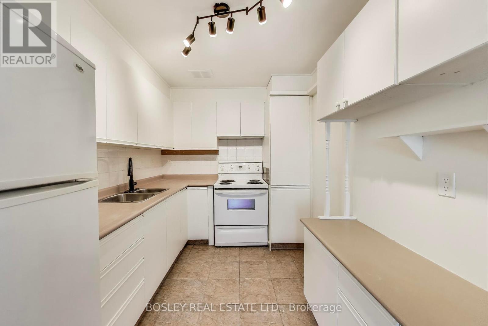 Photo 10 of 304 800 Kennedy Road, Toronto ON