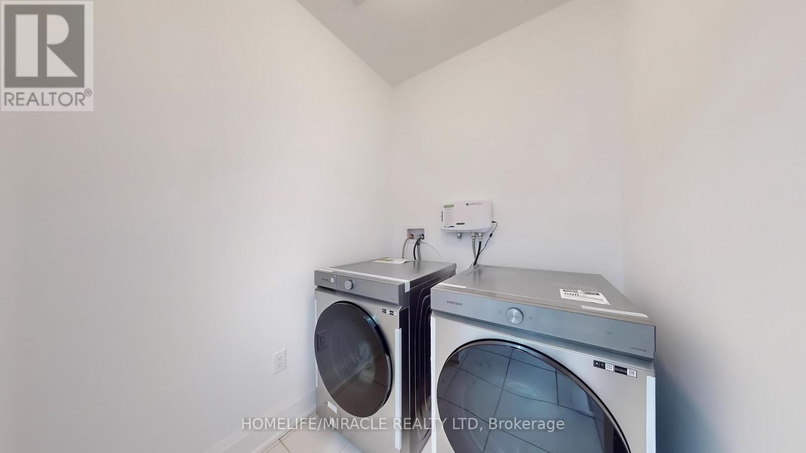 Photo 33 of 2849 Foxden Square, Pickering ON