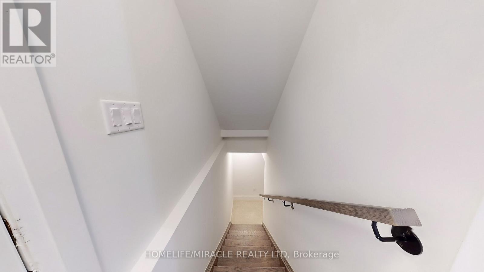 Photo 35 of 2849 Foxden Square, Pickering ON
