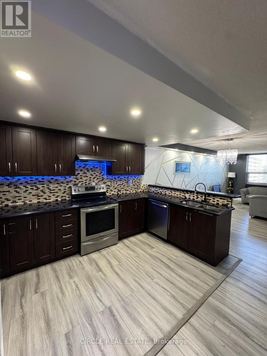 Photo 3 of 1204 4 Lisa Street, Brampton ON