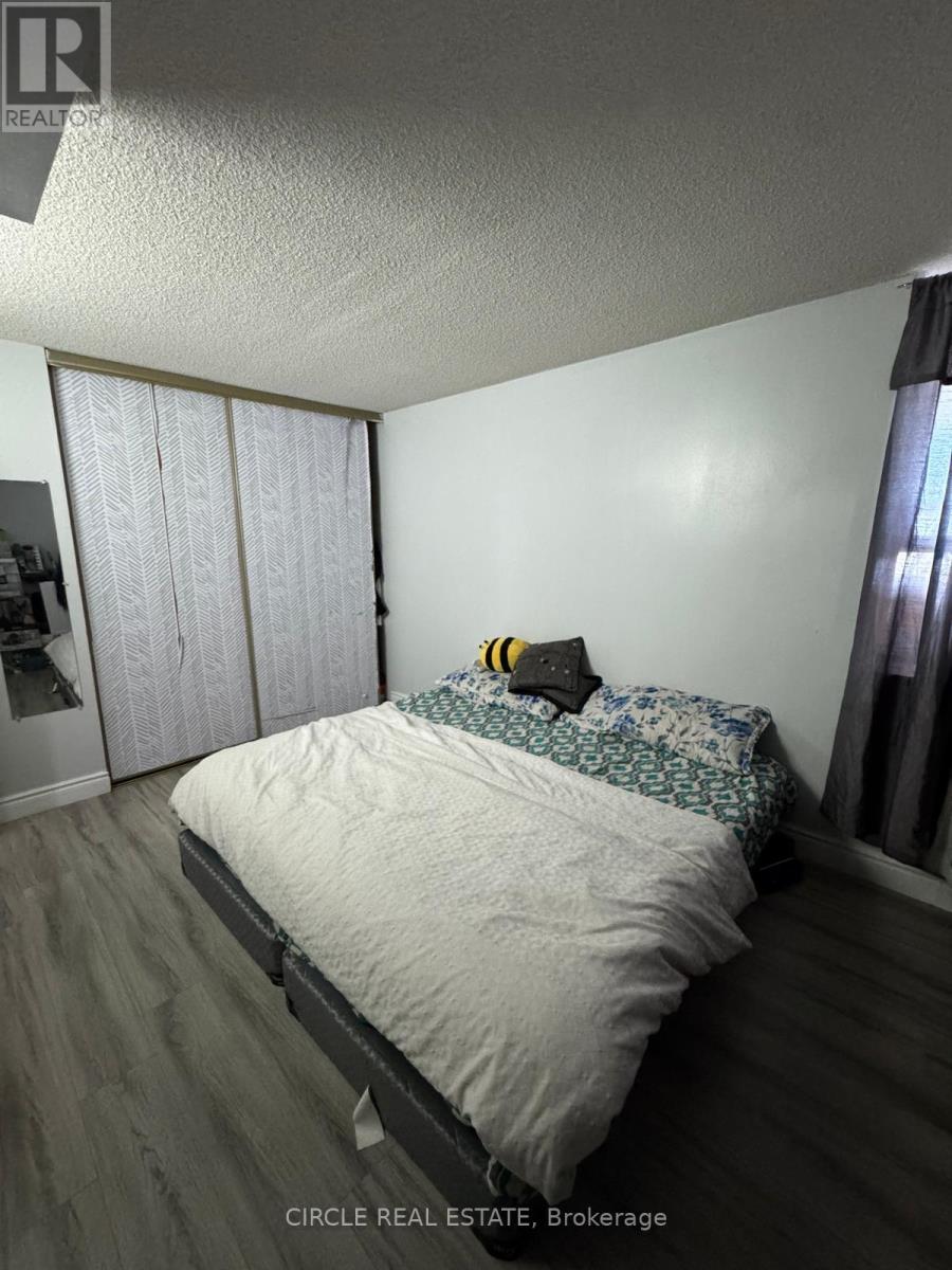 Photo 8 of 1204 4 Lisa Street, Brampton ON