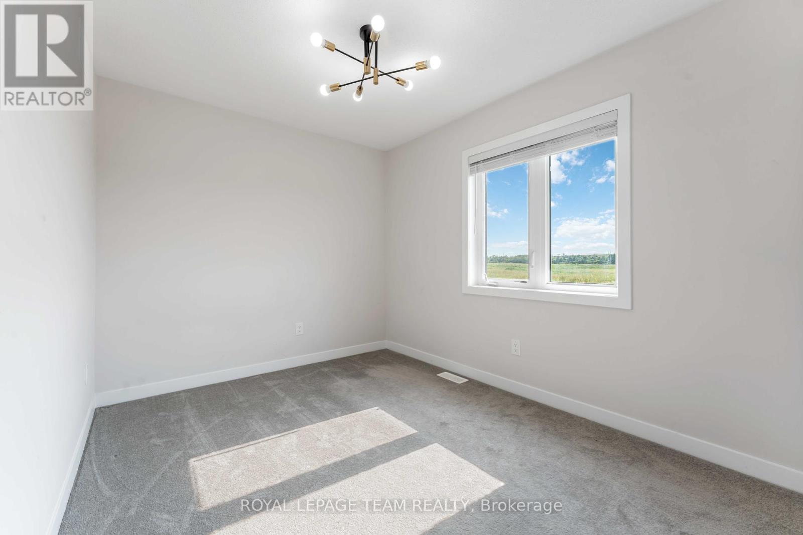 Photo 13 of 3040 Travertine Way, Ottawa ON