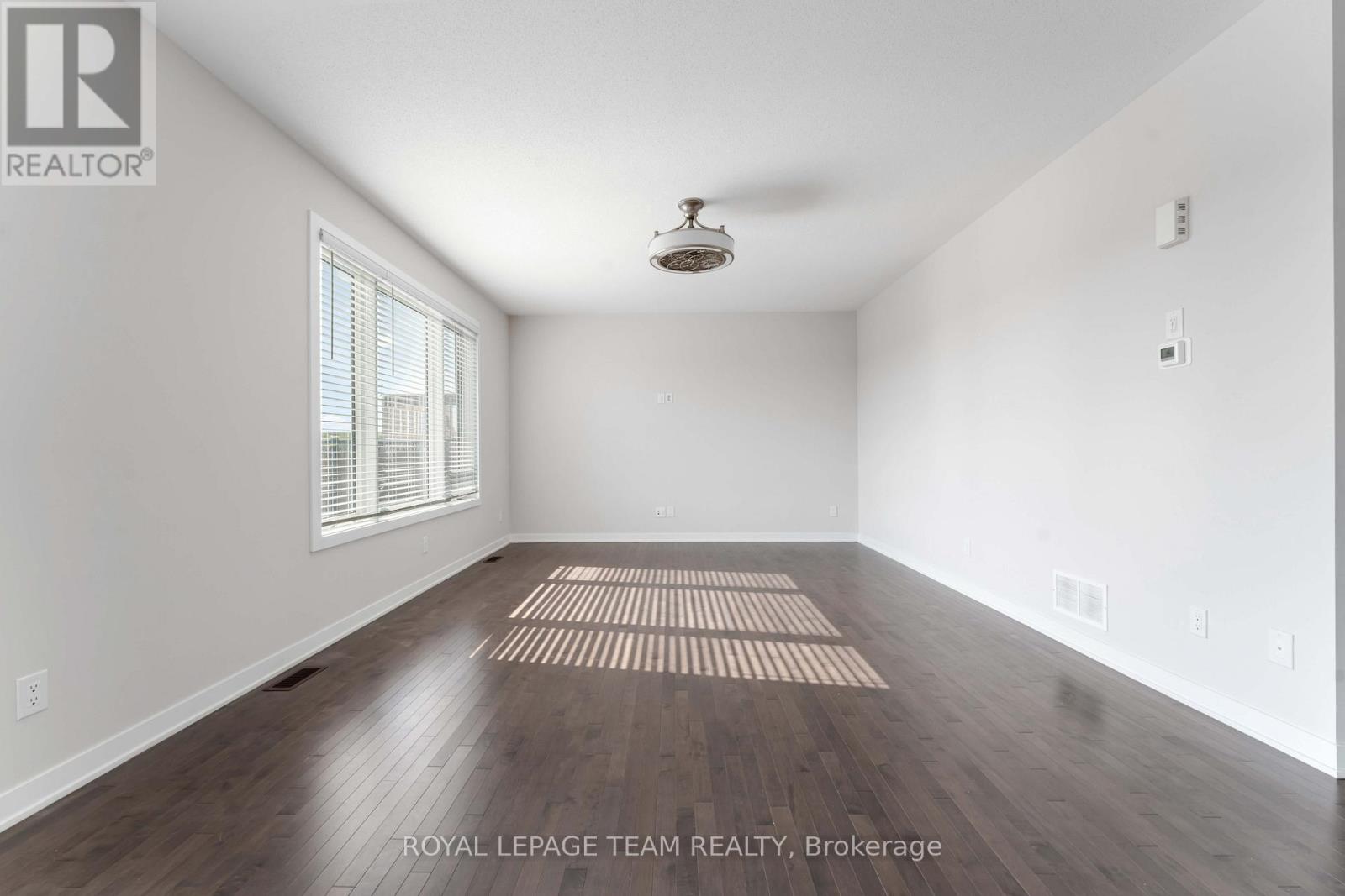 Photo 7 of 3040 Travertine Way, Ottawa ON
