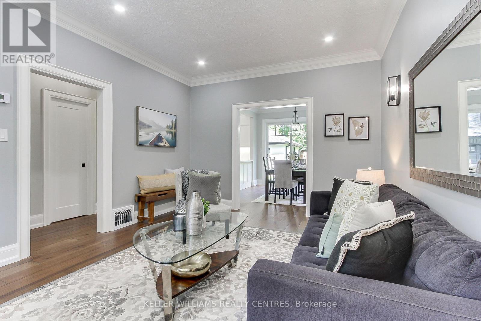 Photo 11 of 379 Park Avenue, Newmarket ON