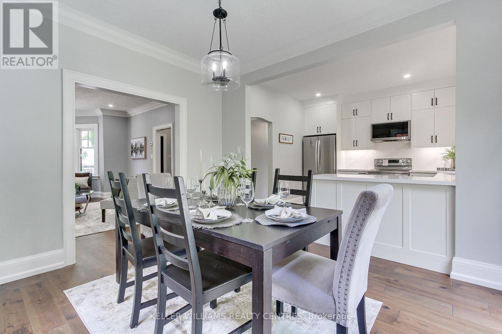 Photo 13 of 379 Park Avenue, Newmarket ON