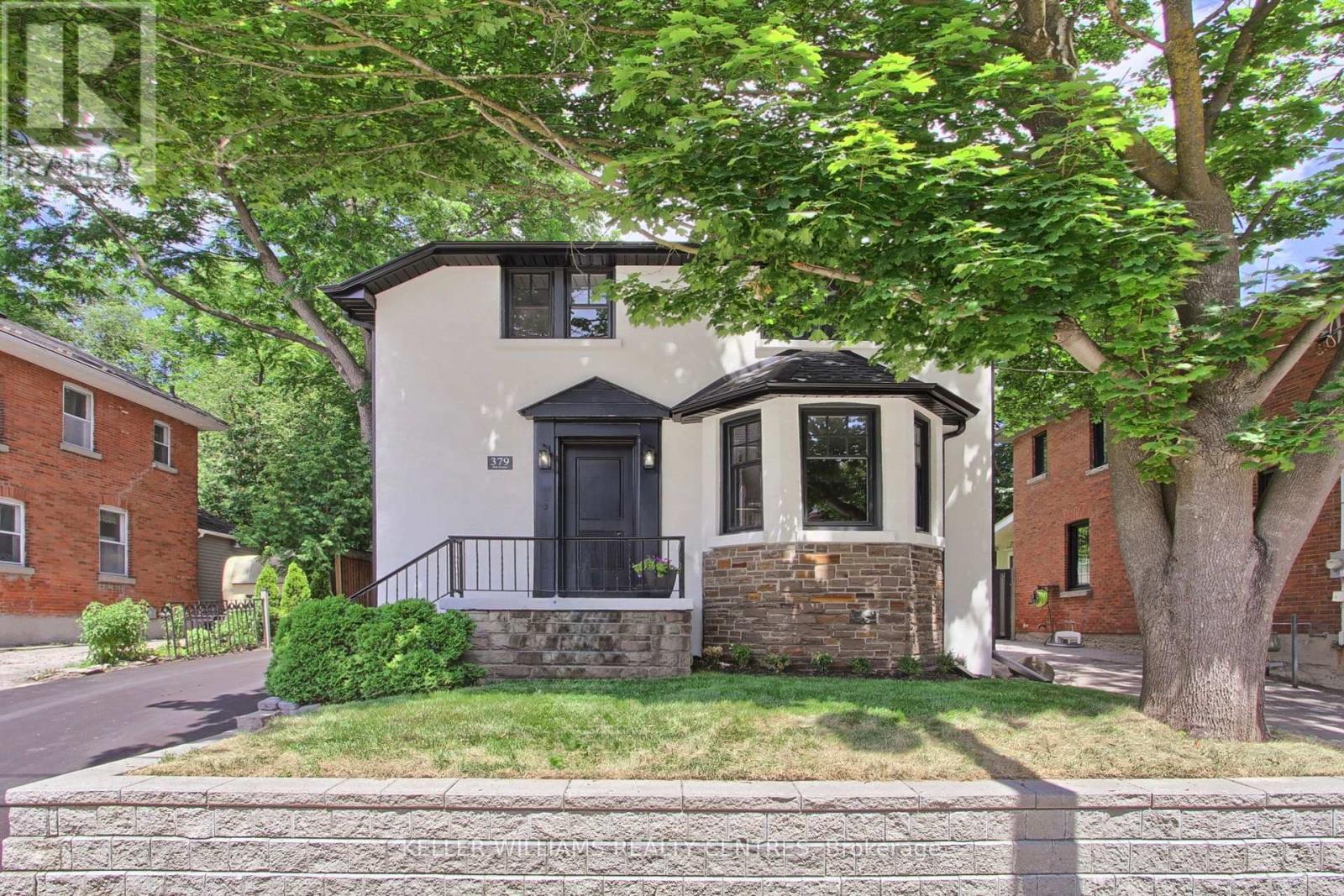 Photo 2 of 379 Park Avenue, Newmarket ON