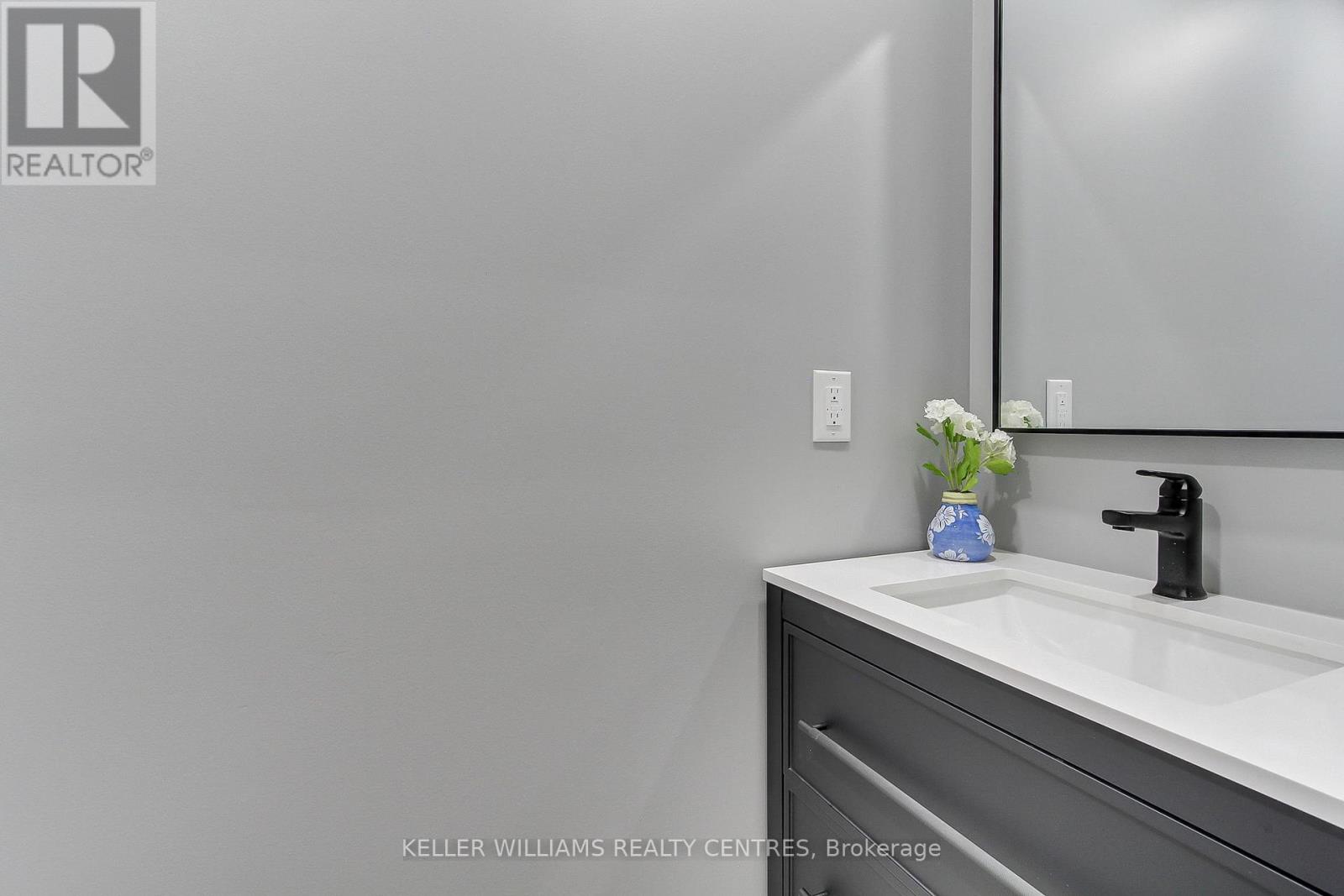 Photo 20 of 379 Park Avenue, Newmarket ON