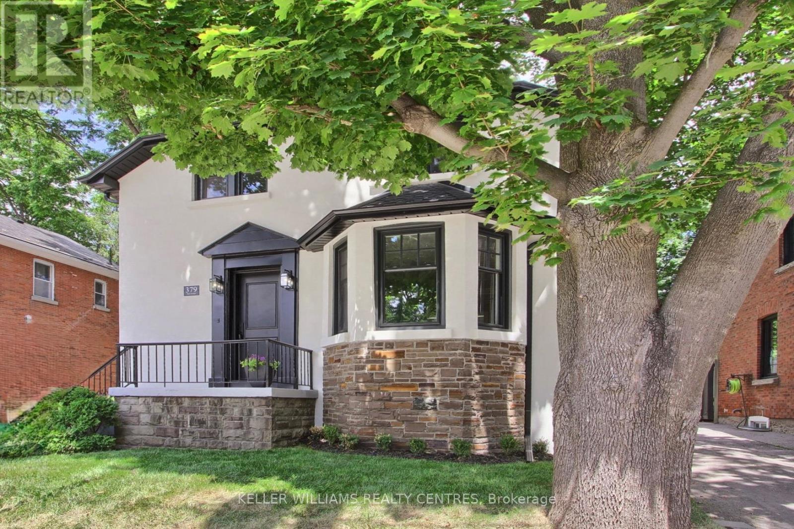 Photo 3 of 379 Park Avenue, Newmarket ON