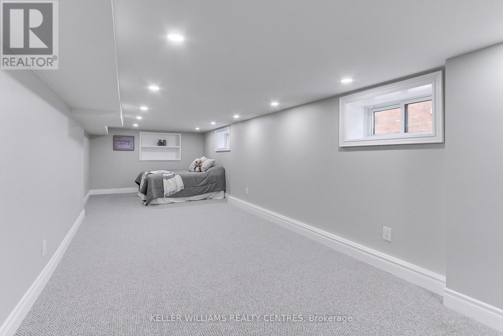 Photo 34 of 379 Park Avenue, Newmarket ON