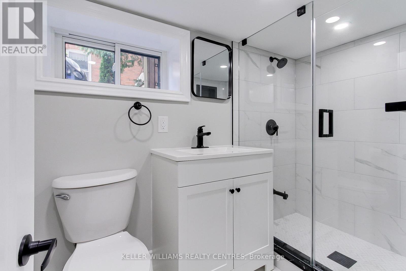 Photo 36 of 379 Park Avenue, Newmarket ON