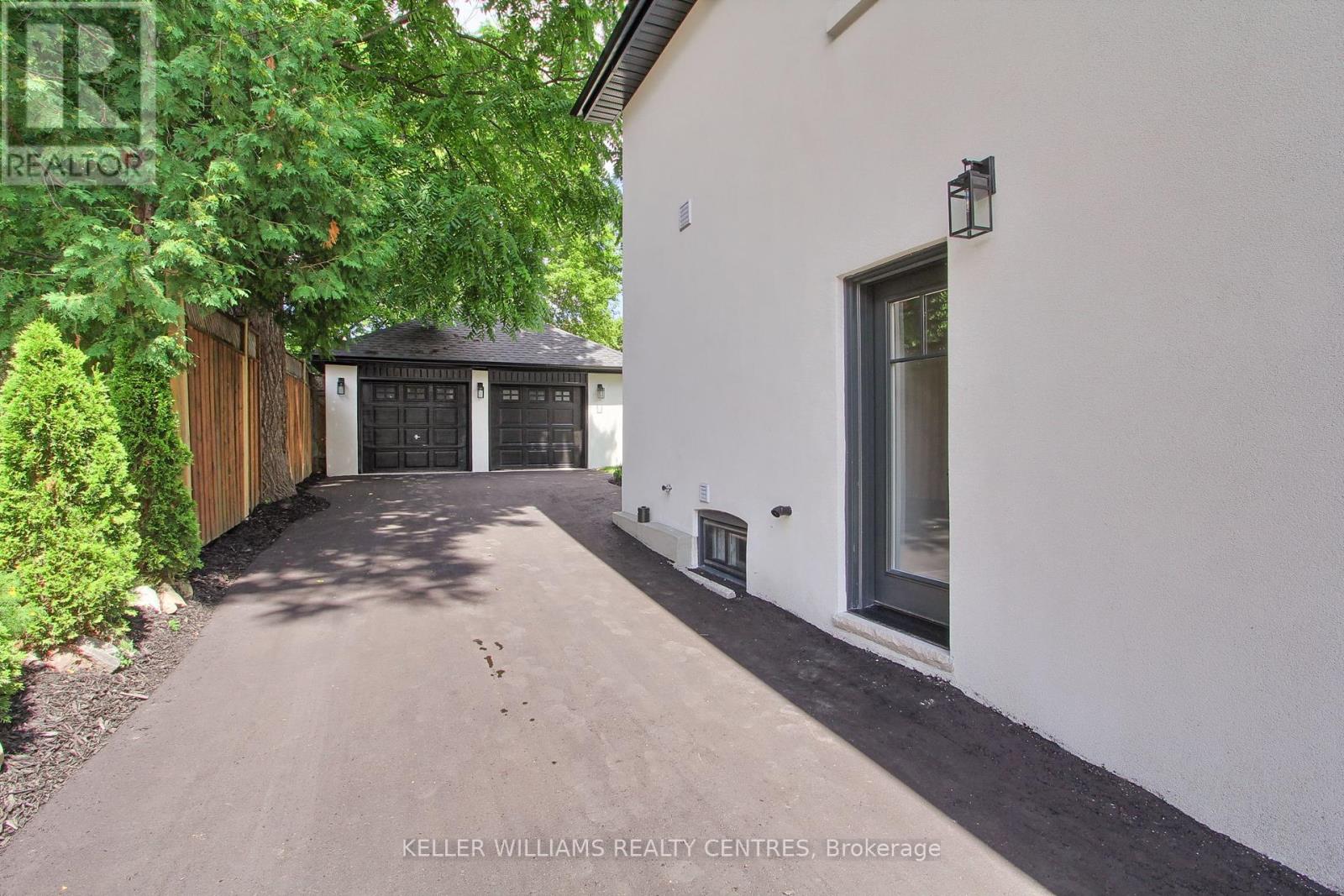 Photo 43 of 379 Park Avenue, Newmarket ON