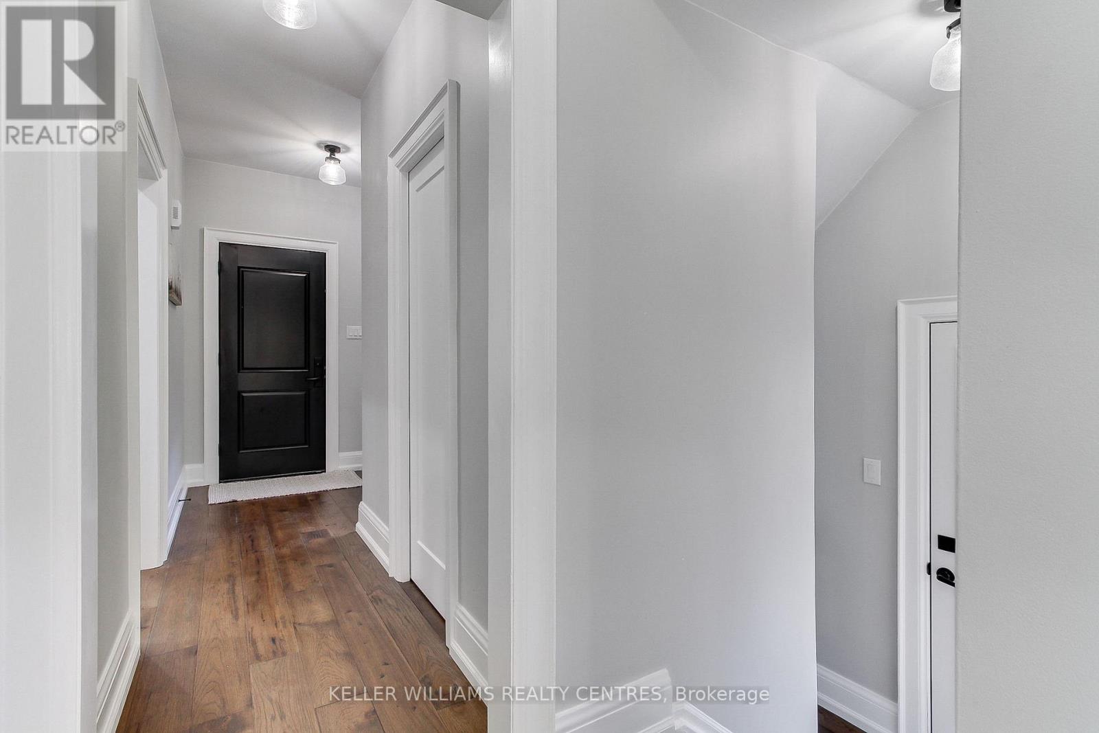 Photo 6 of 379 Park Avenue, Newmarket ON