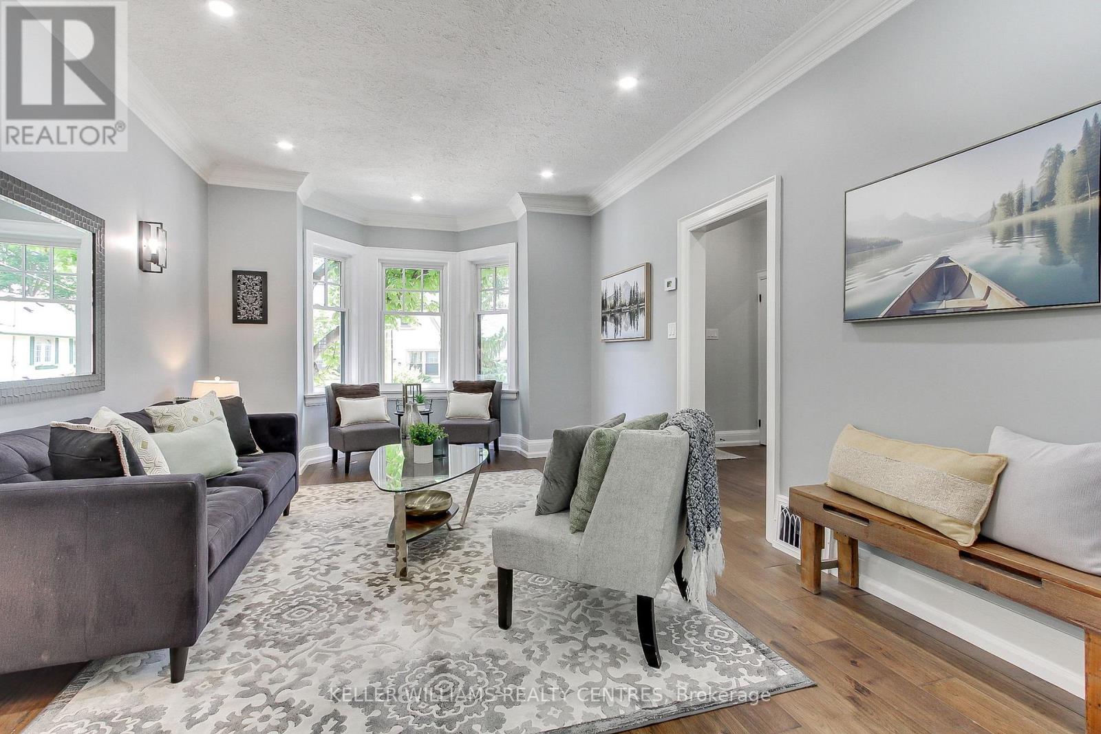 Photo 8 of 379 Park Avenue, Newmarket ON