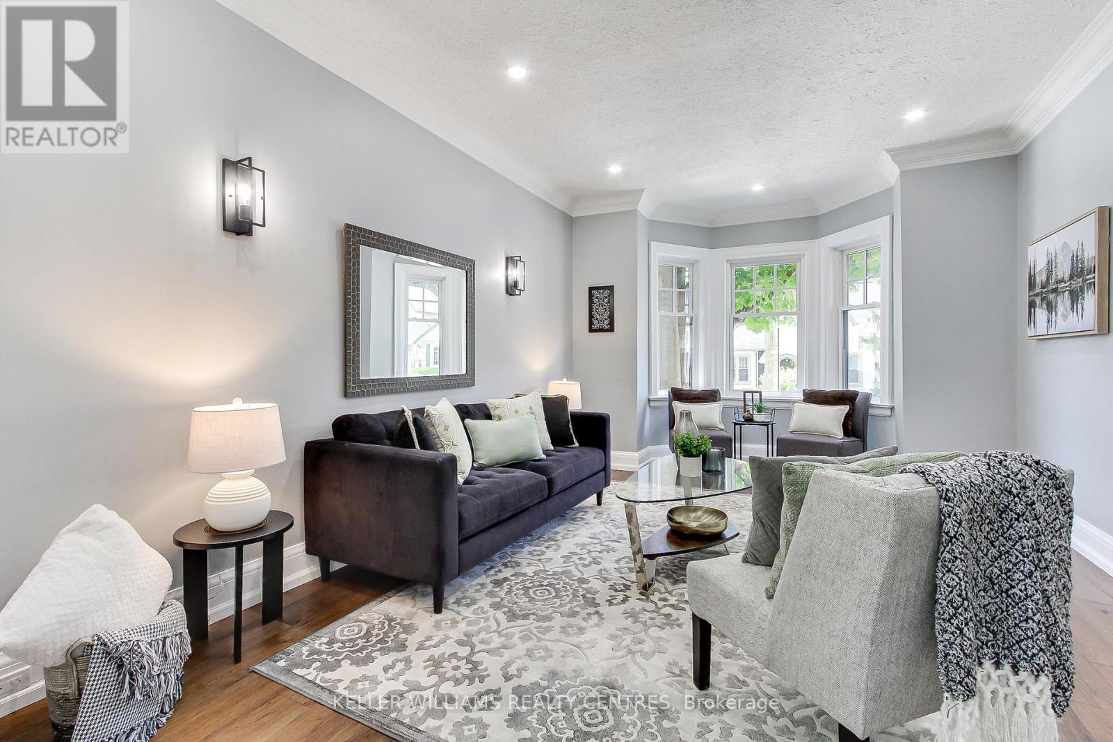 Photo 9 of 379 Park Avenue, Newmarket ON