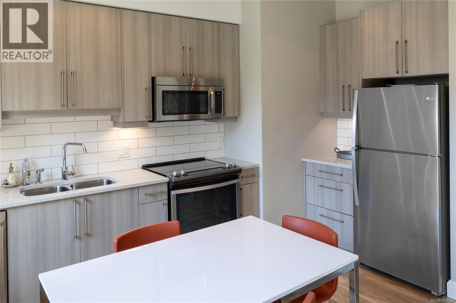 Photo 5 of 307 595 Pandora Ave, Victoria BC