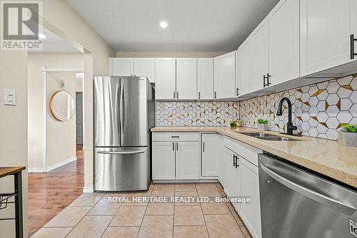 Photo 14 of 272 Phillip Murray Avenue N, Oshawa ON