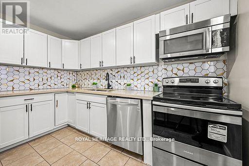Photo 15 of 272 Phillip Murray Avenue N, Oshawa ON