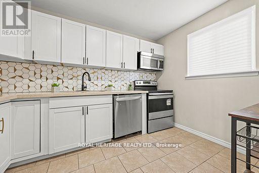 Photo 16 of 272 Phillip Murray Avenue N, Oshawa ON