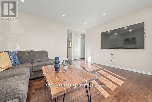 Photo 8 of 272 Phillip Murray Avenue N, Oshawa ON