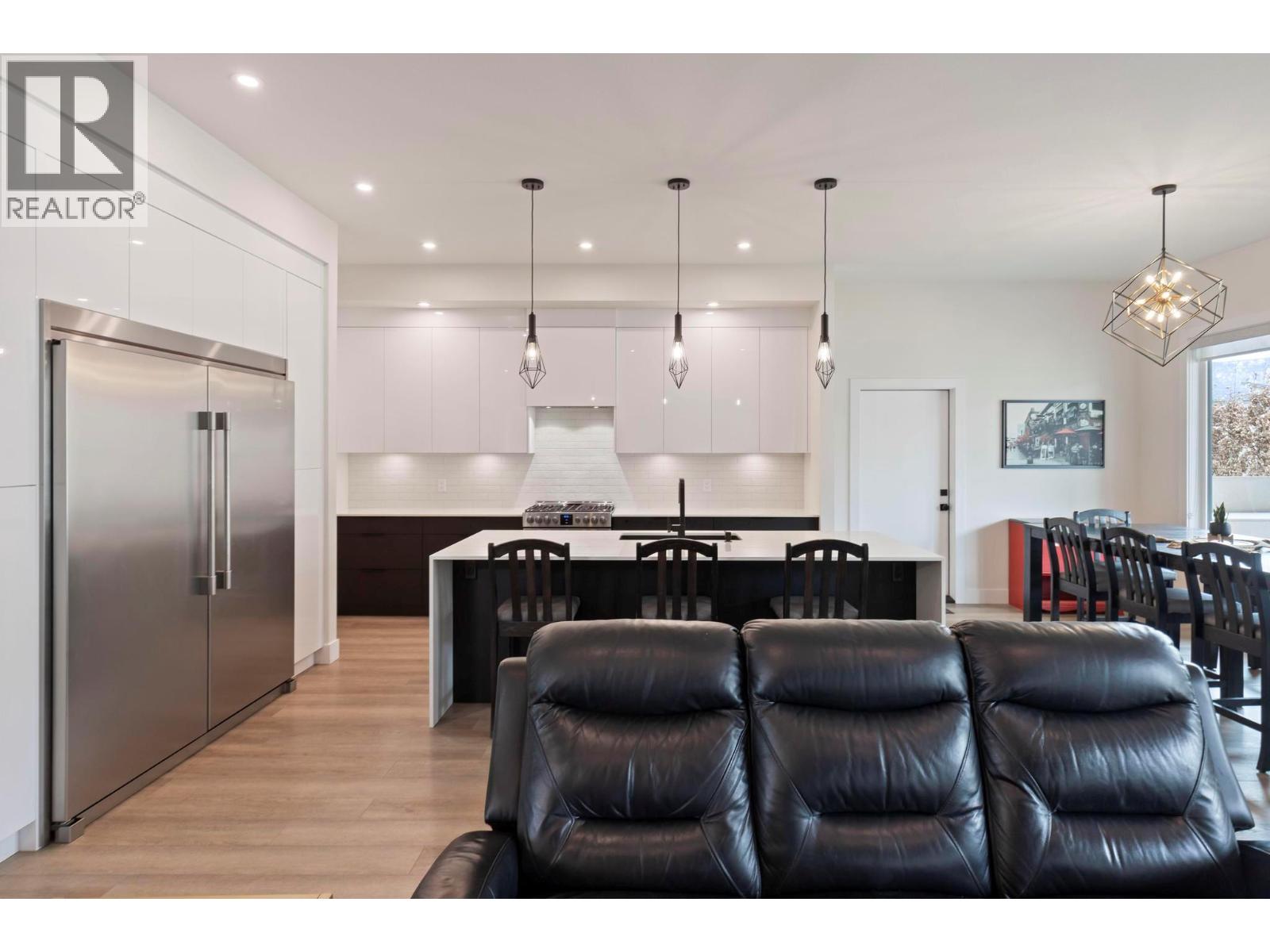  10245 Beacon Hill Drive, Lake Country