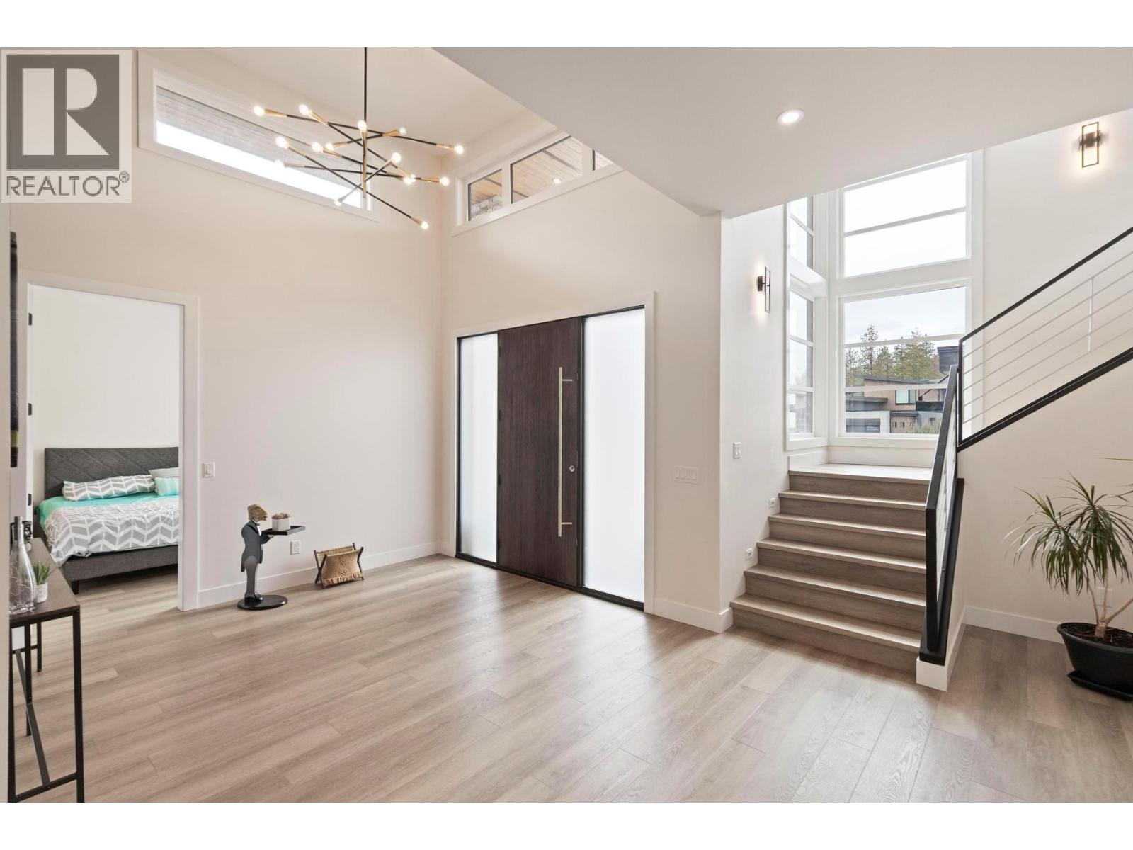  10245 Beacon Hill Drive, Lake Country