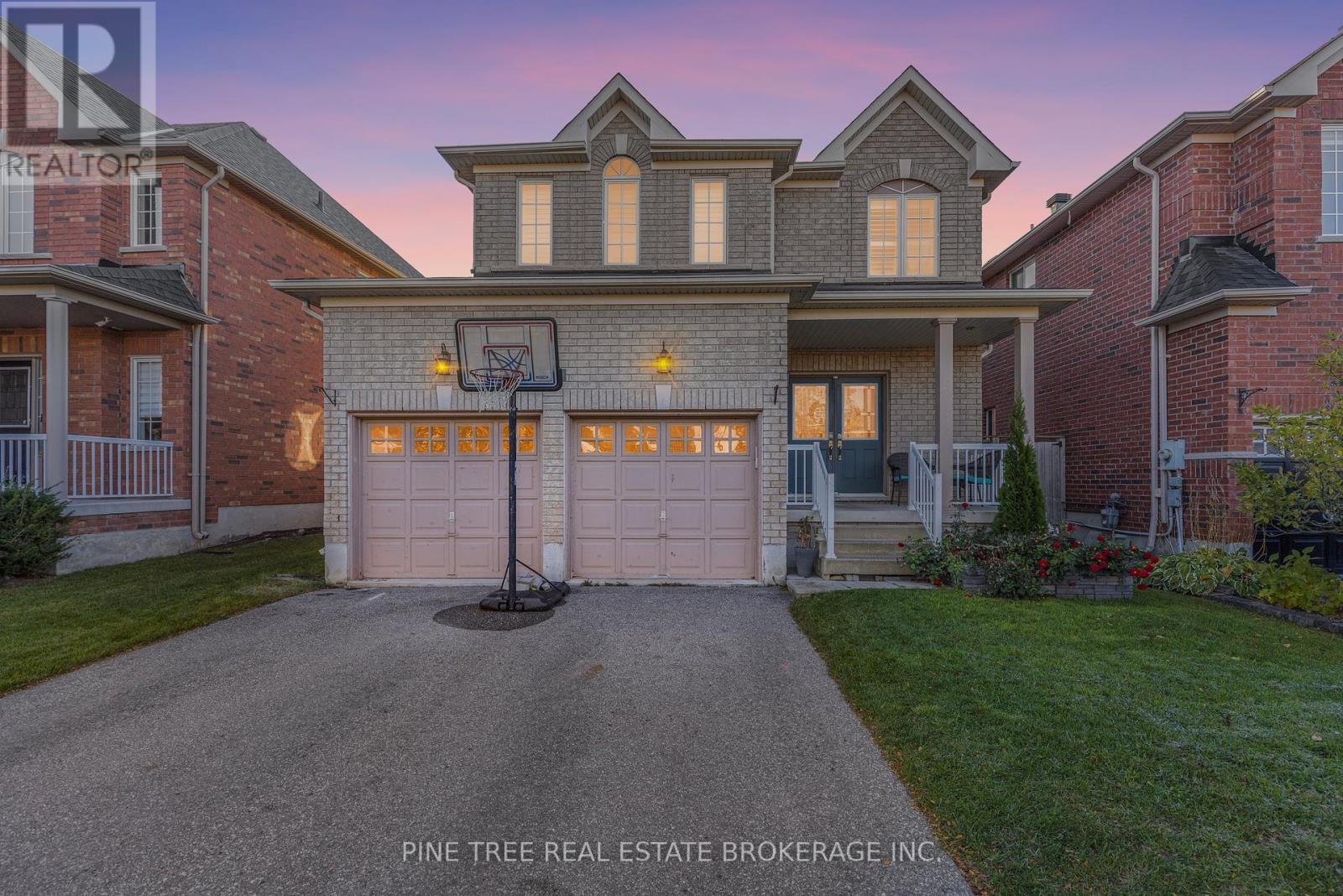Photo 18 of 31 Connaught Lane, Barrie ON
