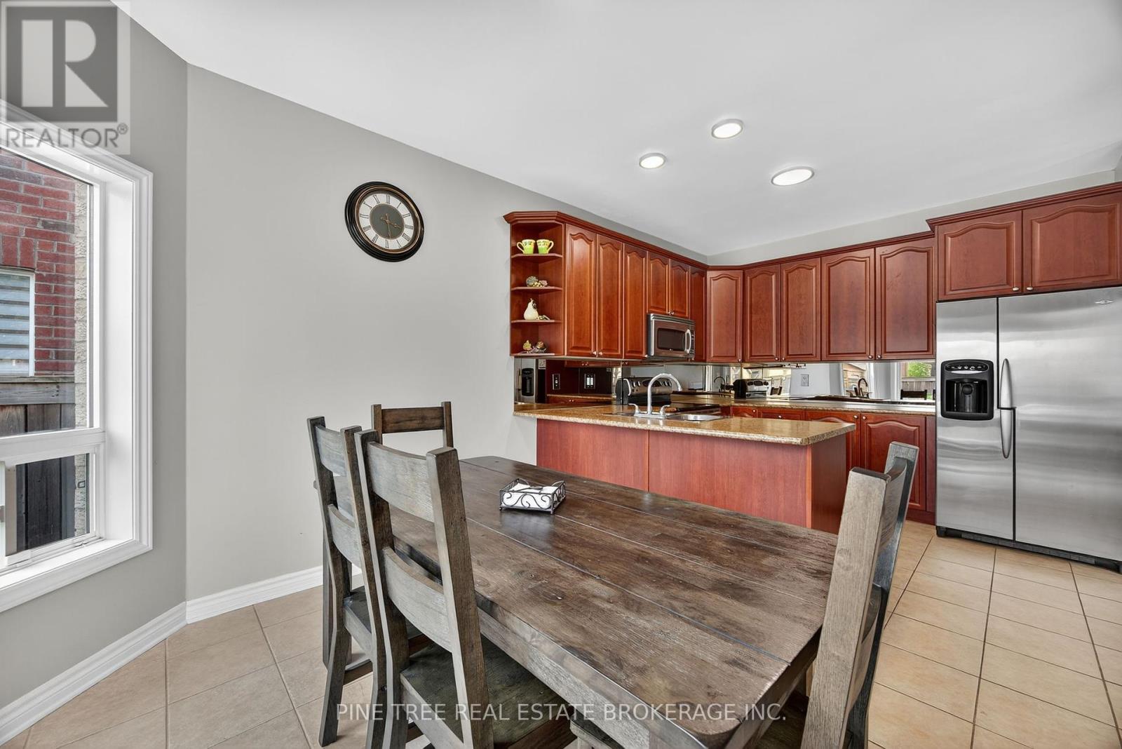 Photo 41 of 31 Connaught Lane, Barrie ON