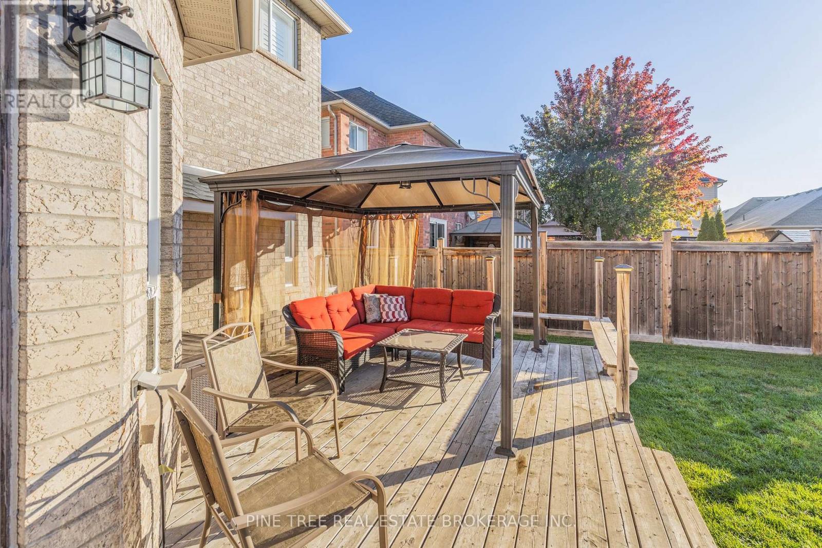 Photo 15 of 31 Connaught Lane, Barrie ON