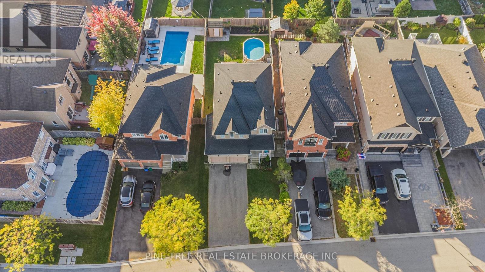 Photo 5 of 31 Connaught Lane, Barrie ON