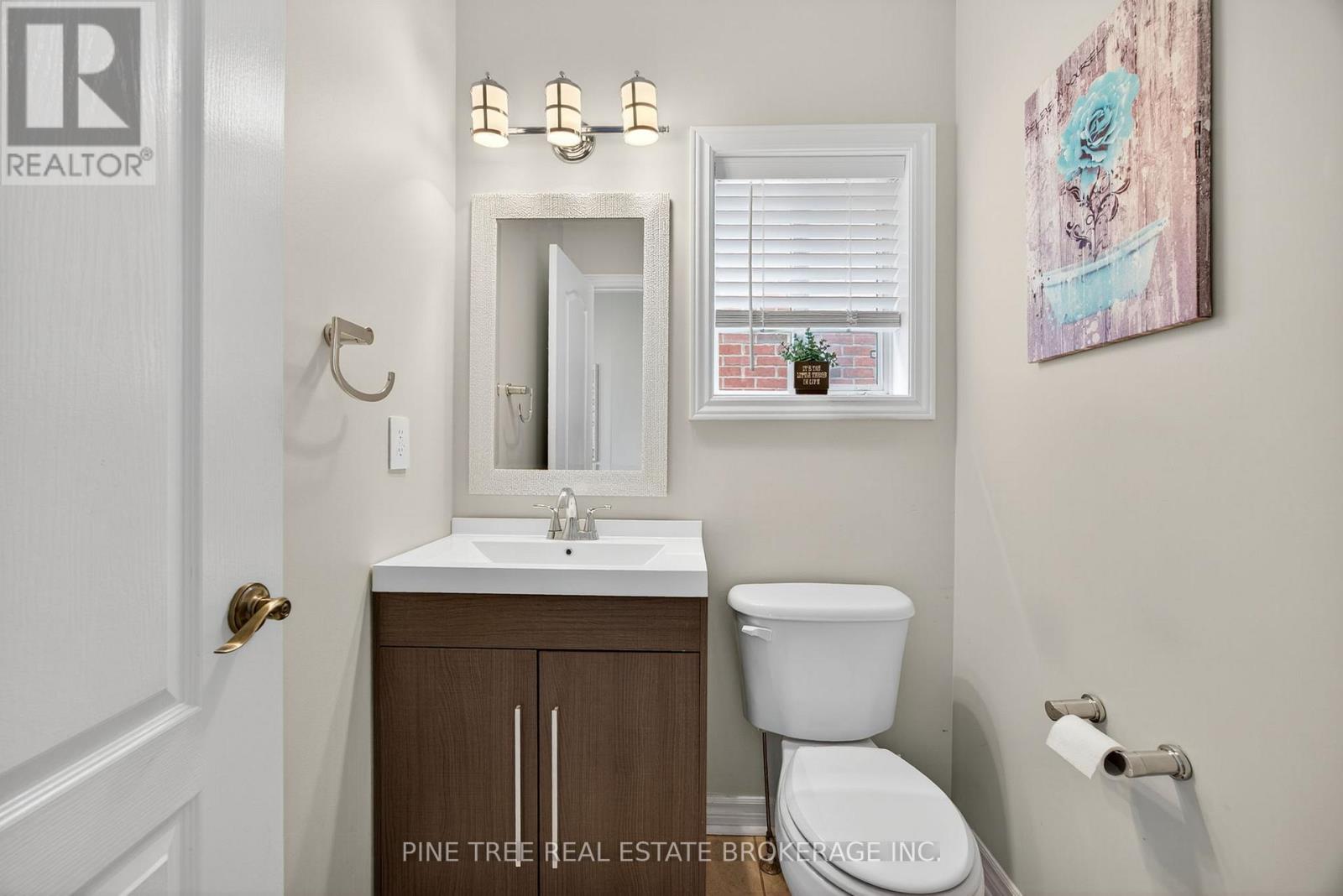 Photo 30 of 31 Connaught Lane, Barrie ON