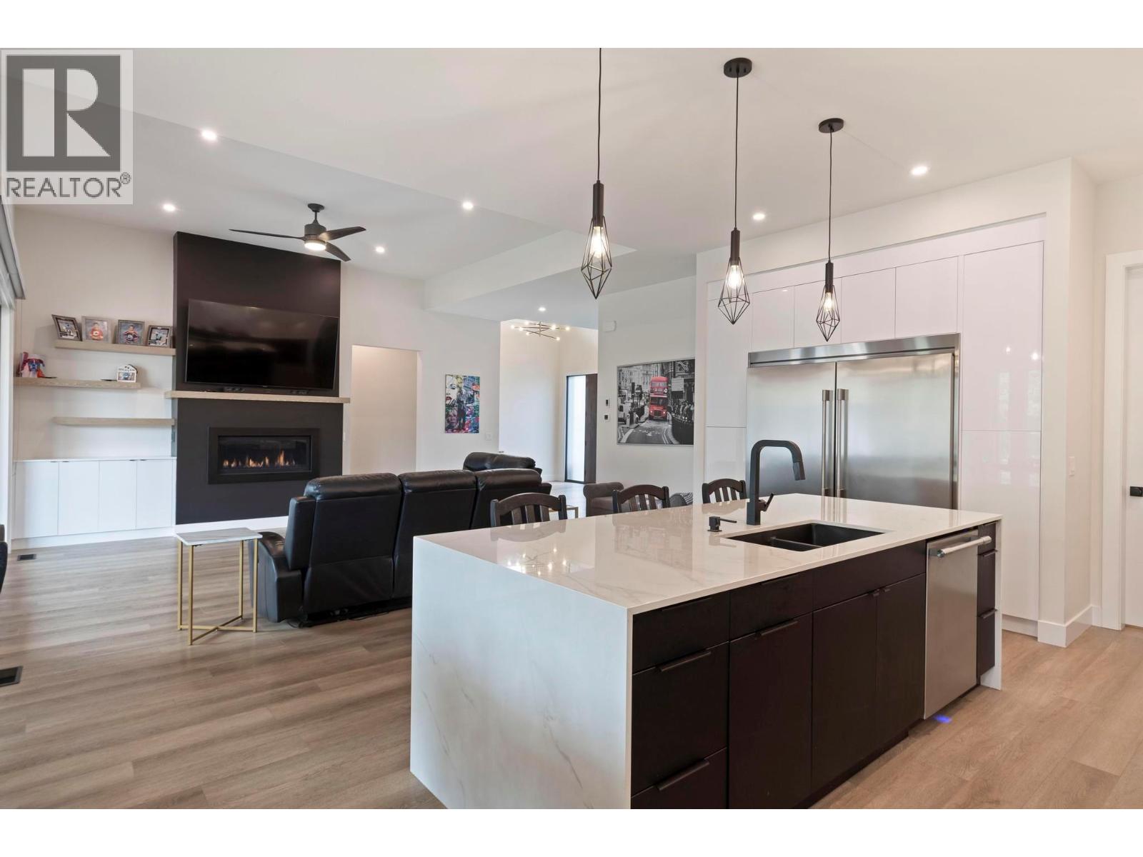  10245 Beacon Hill Drive, Lake Country