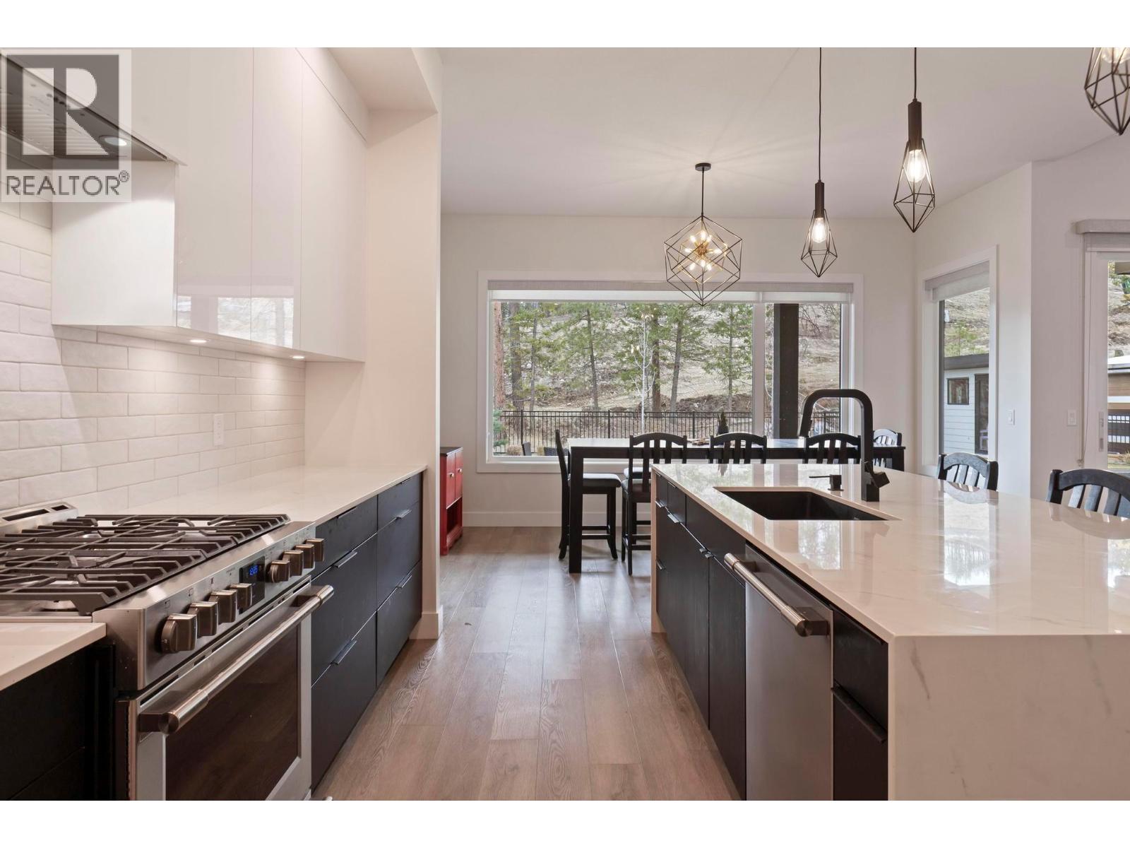  10245 Beacon Hill Drive, Lake Country
