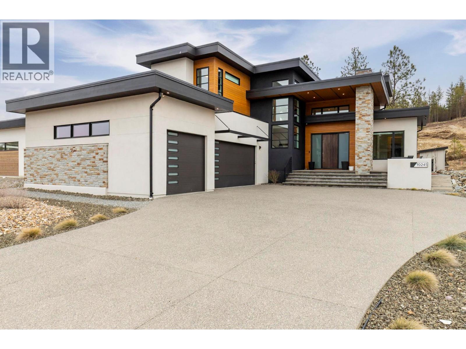  10245 Beacon Hill Drive, Lake Country