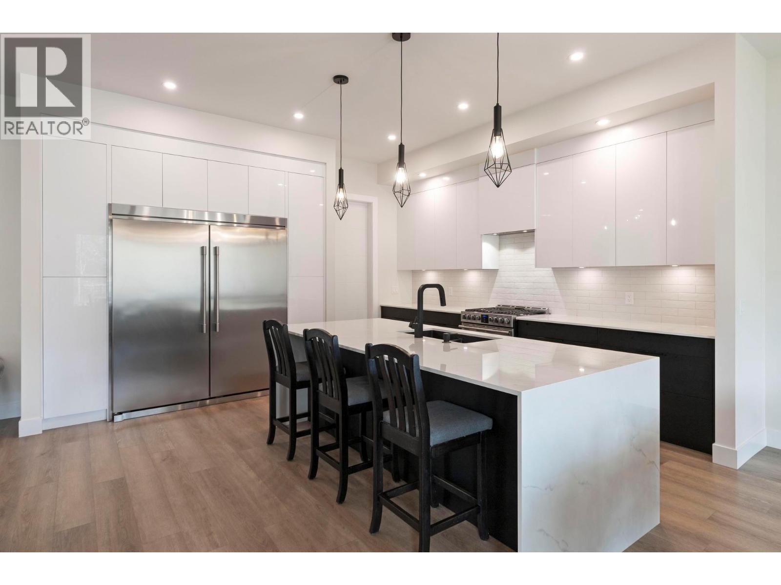 10245 Beacon Hill Drive, Lake Country