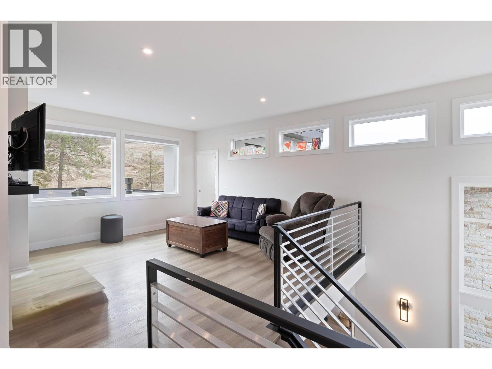  10245 Beacon Hill Drive, Lake Country