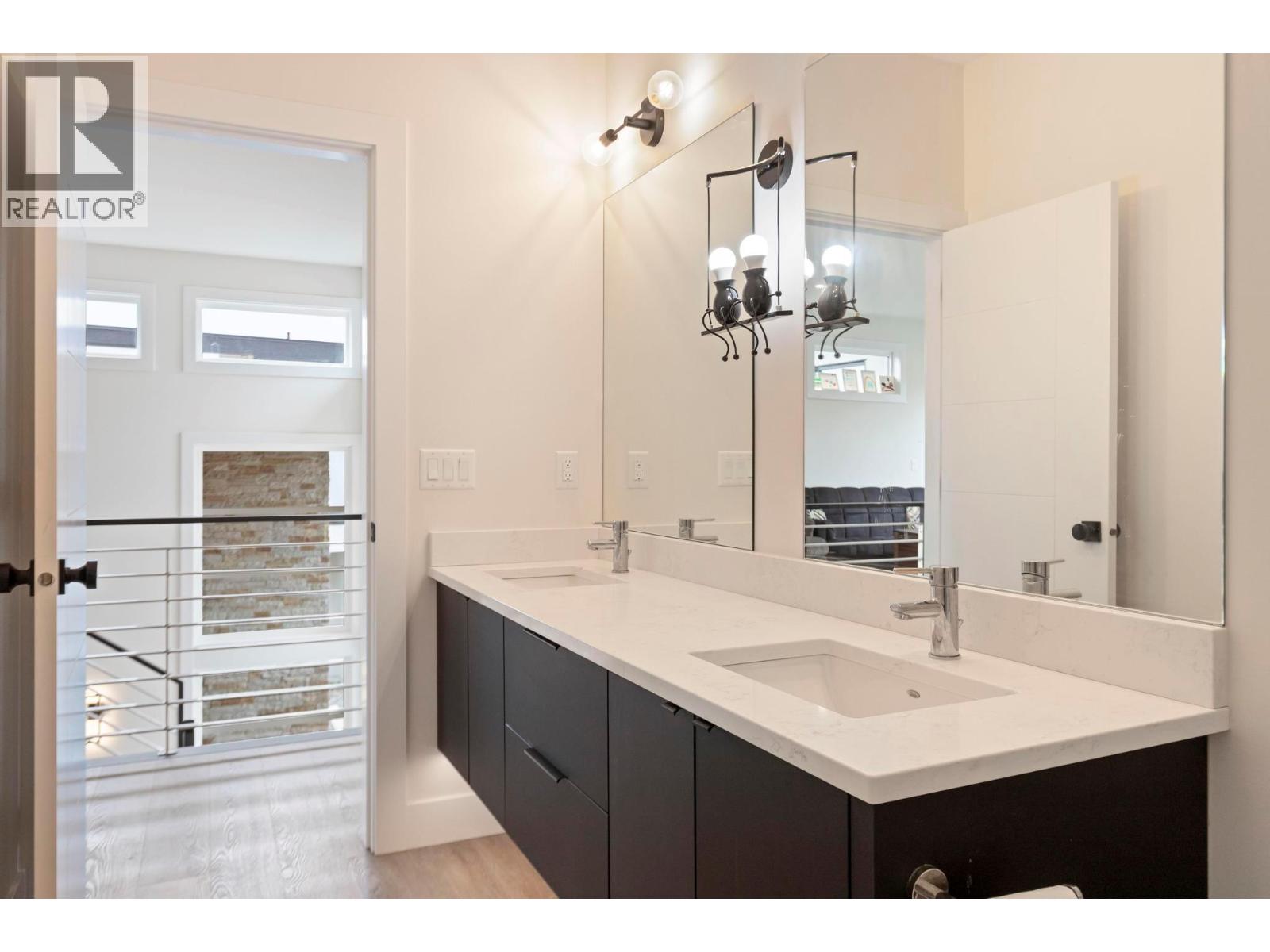  10245 Beacon Hill Drive, Lake Country