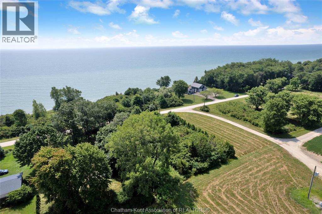 Photo 2 of 1281 Bluff Line, Wheatley ON