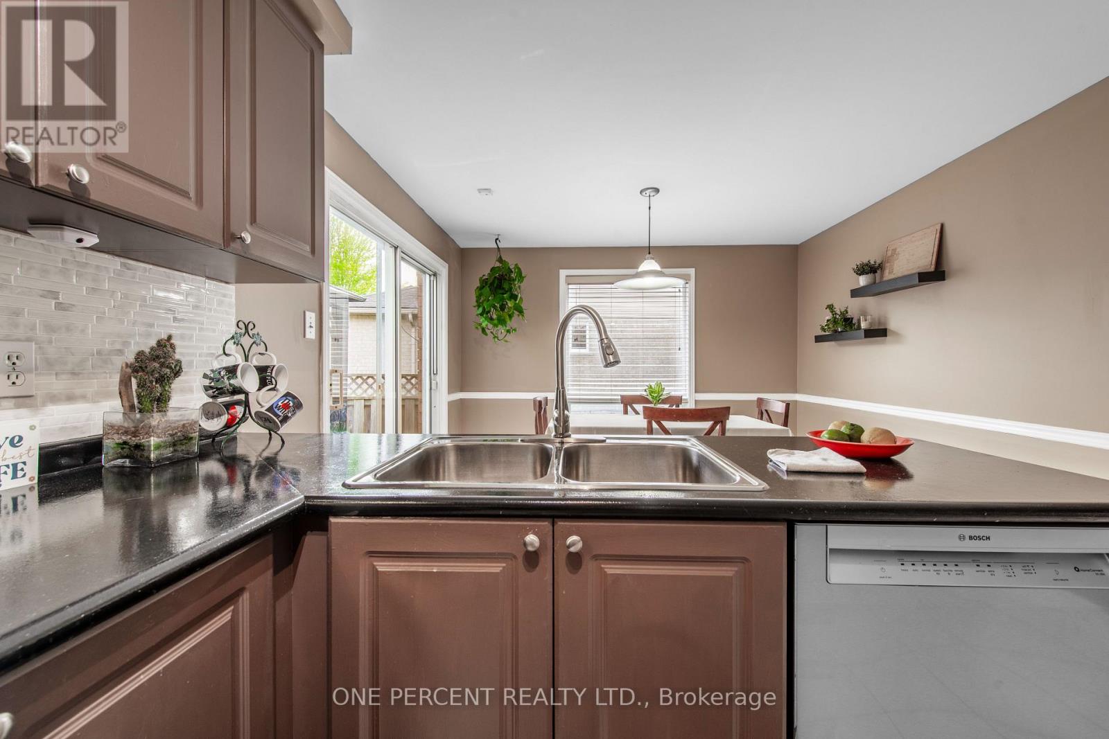 Photo 11 of 240 Walsh Crescent, Orangeville ON