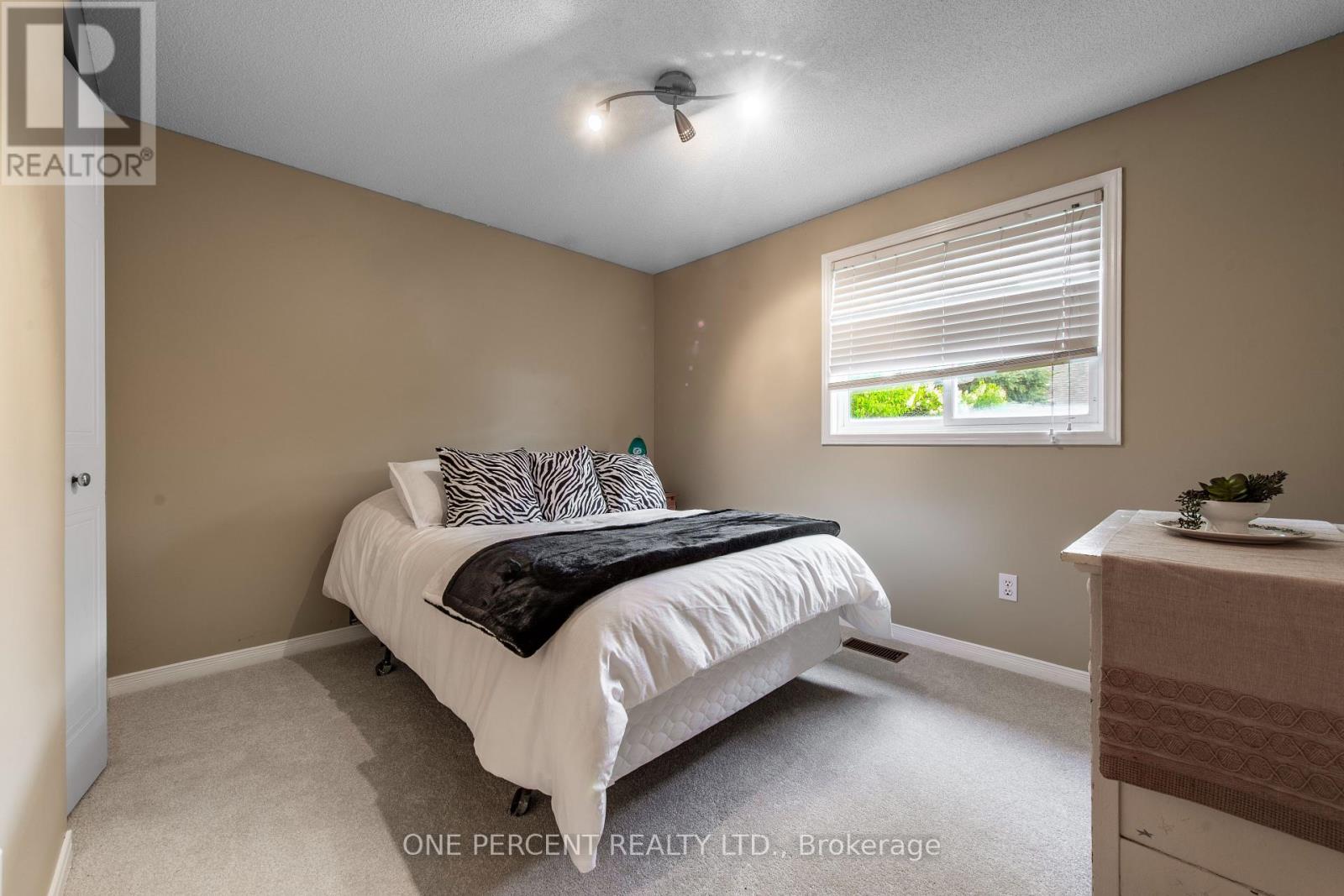 Photo 21 of 240 Walsh Crescent, Orangeville ON