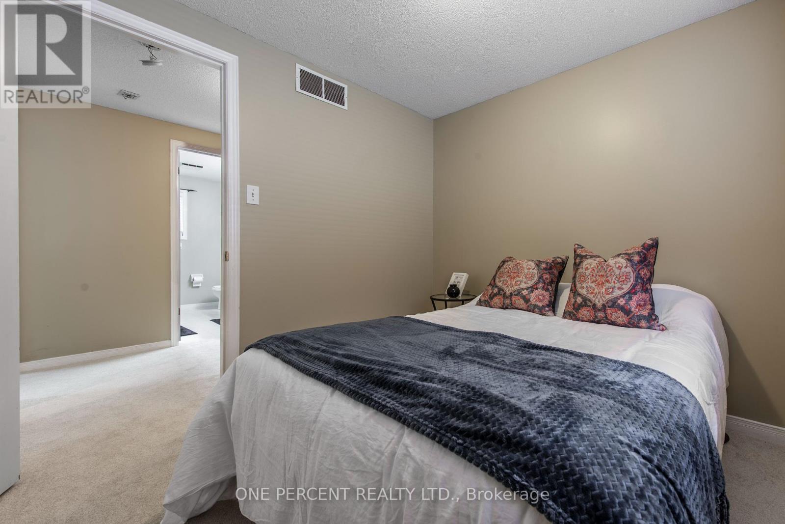 Photo 24 of 240 Walsh Crescent, Orangeville ON