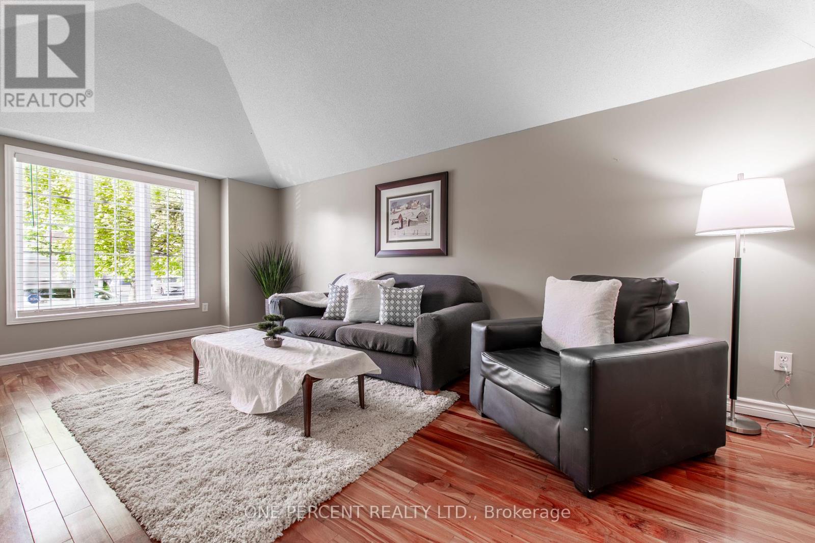 Photo 4 of 240 Walsh Crescent, Orangeville ON
