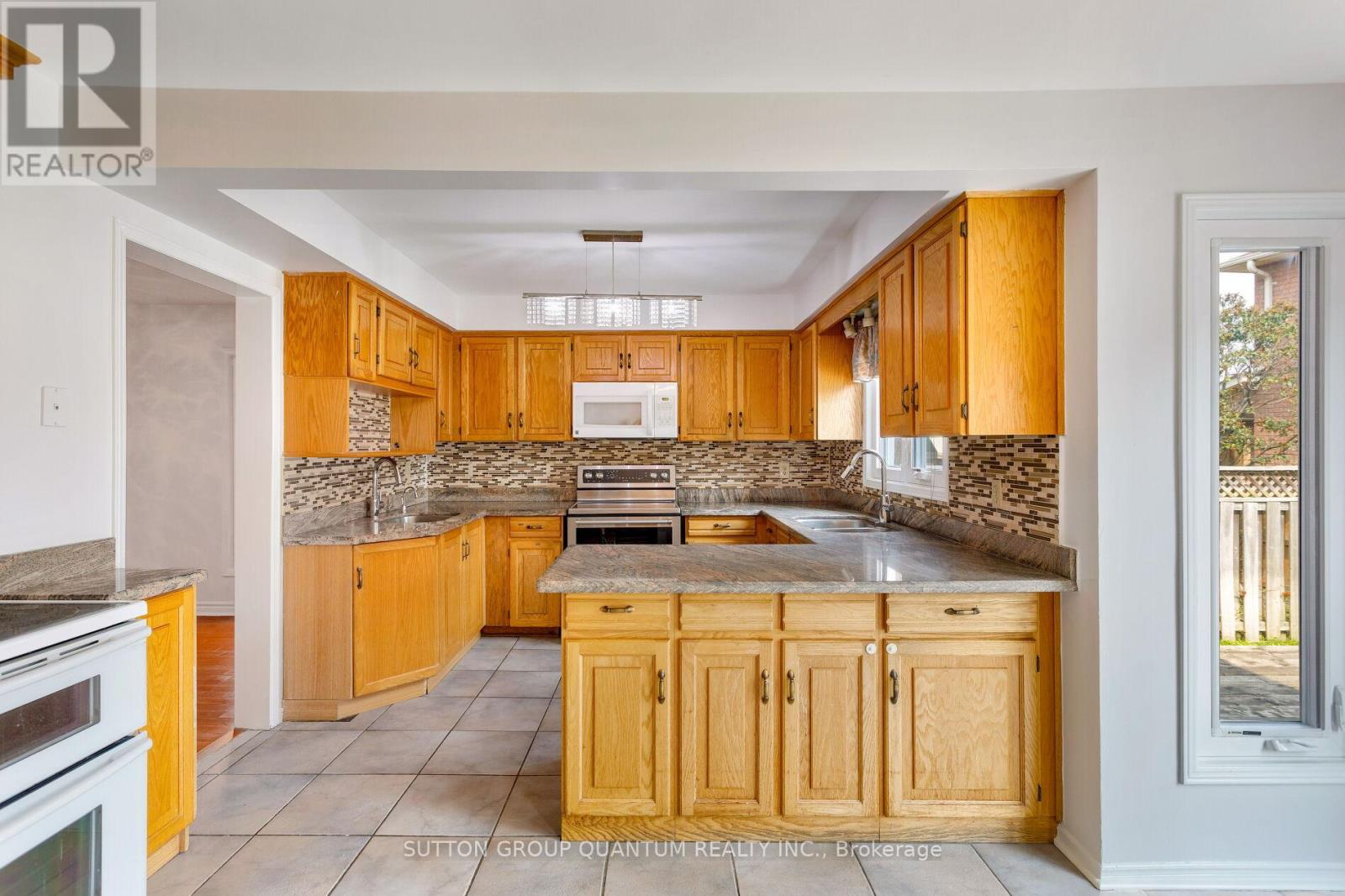 Photo 18 of 4504 Haydock Park Drive, Mississauga ON