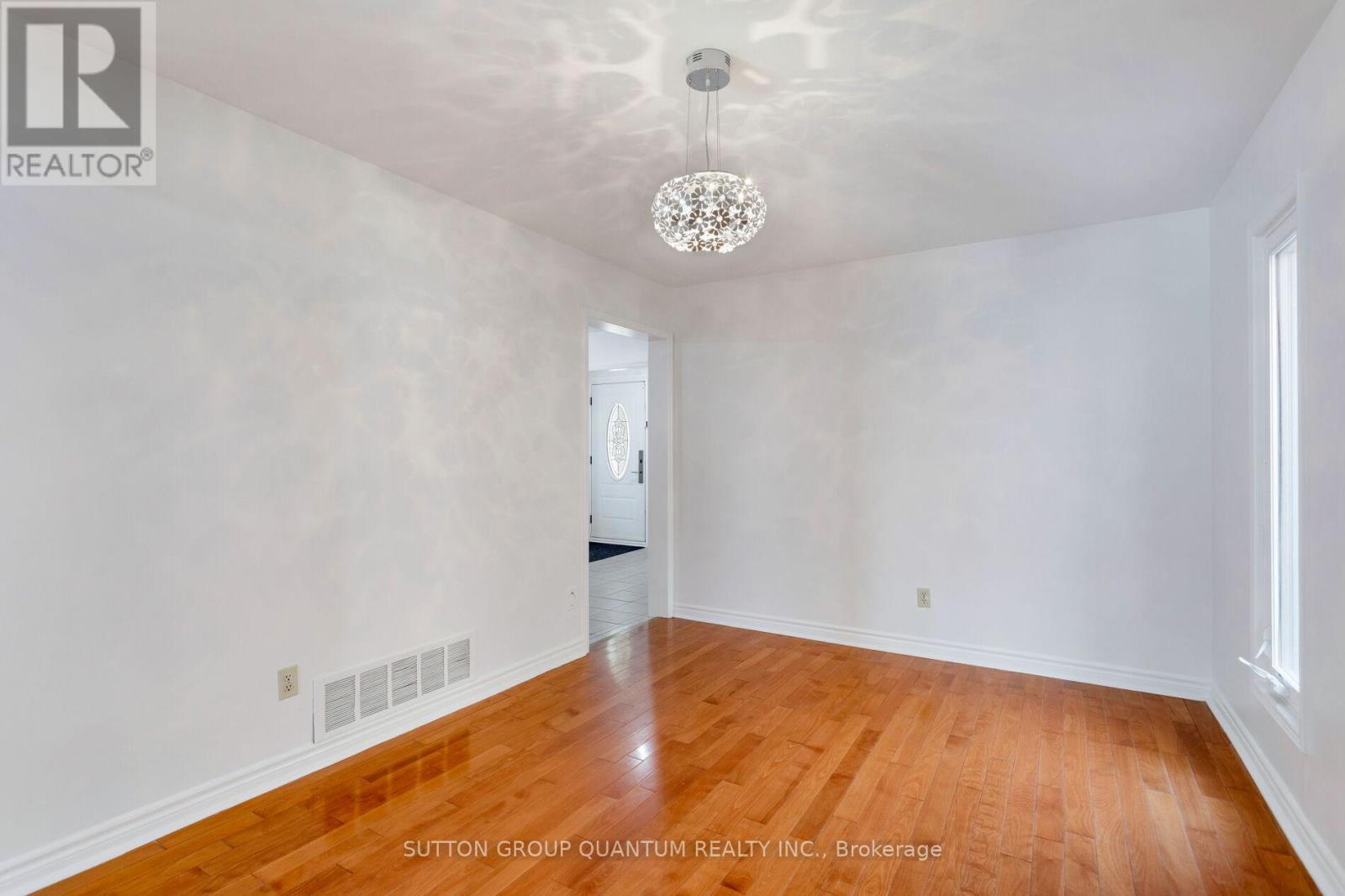 Photo 10 of 4504 Haydock Park Drive, Mississauga ON
