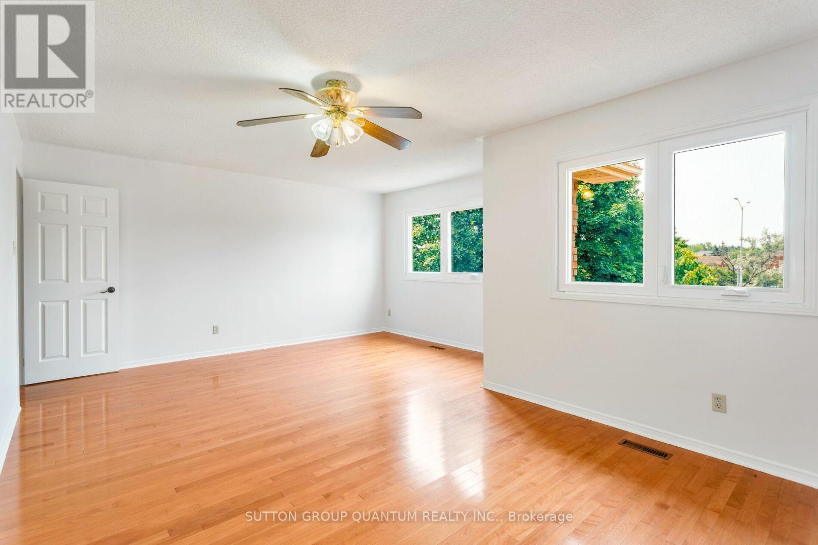 Photo 32 of 4504 Haydock Park Drive, Mississauga ON