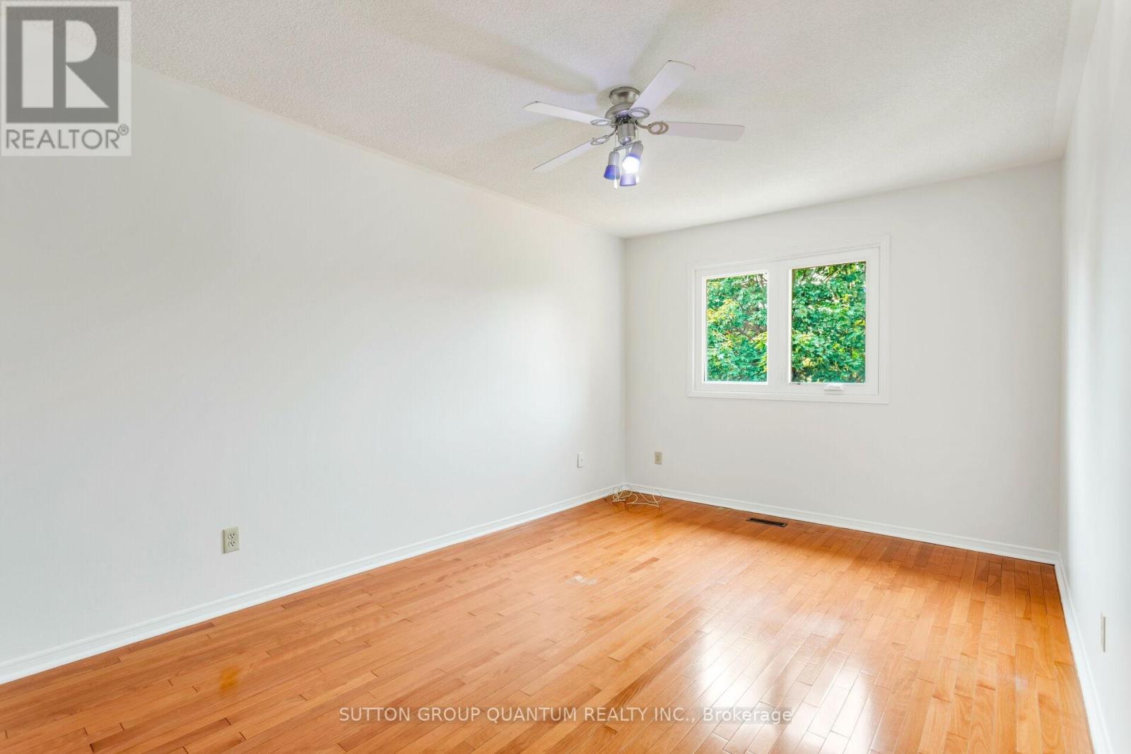 Photo 4 of 4504 Haydock Park Drive, Mississauga ON