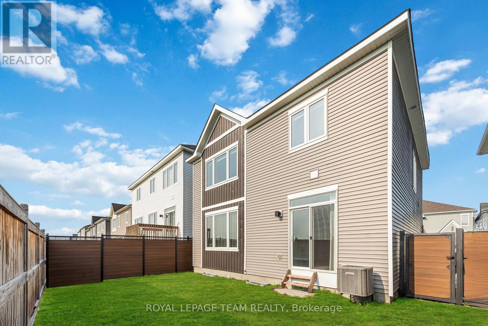 Photo 4 of 3040 Travertine Way, Ottawa ON